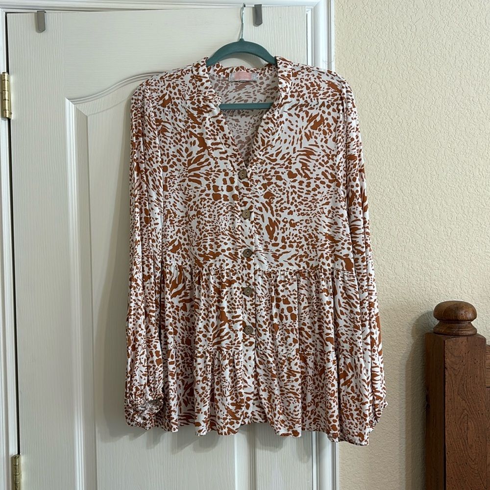 SzXL TOP. Button down front.